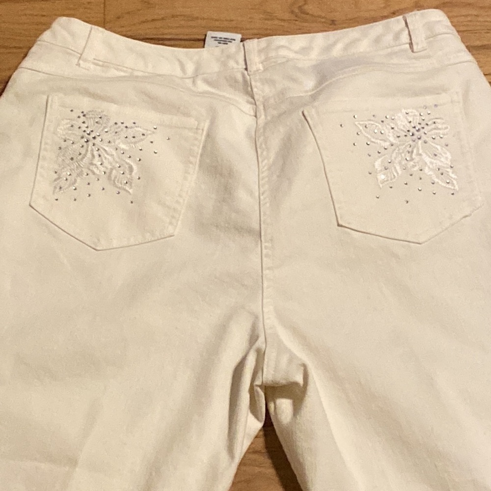 Ruby rd size 14 cream capris - Picture 2 of 3